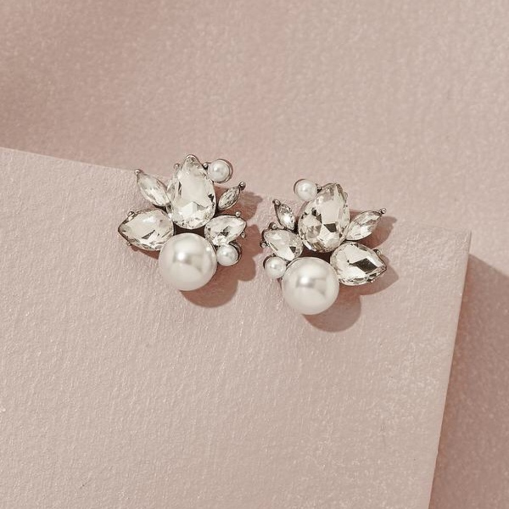 NEVER BEEN WORN Pearl and Silver “Bordeaux Studs”